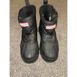 Hunter Women's Intrepid Buckle Short Snow Boots
Size 8